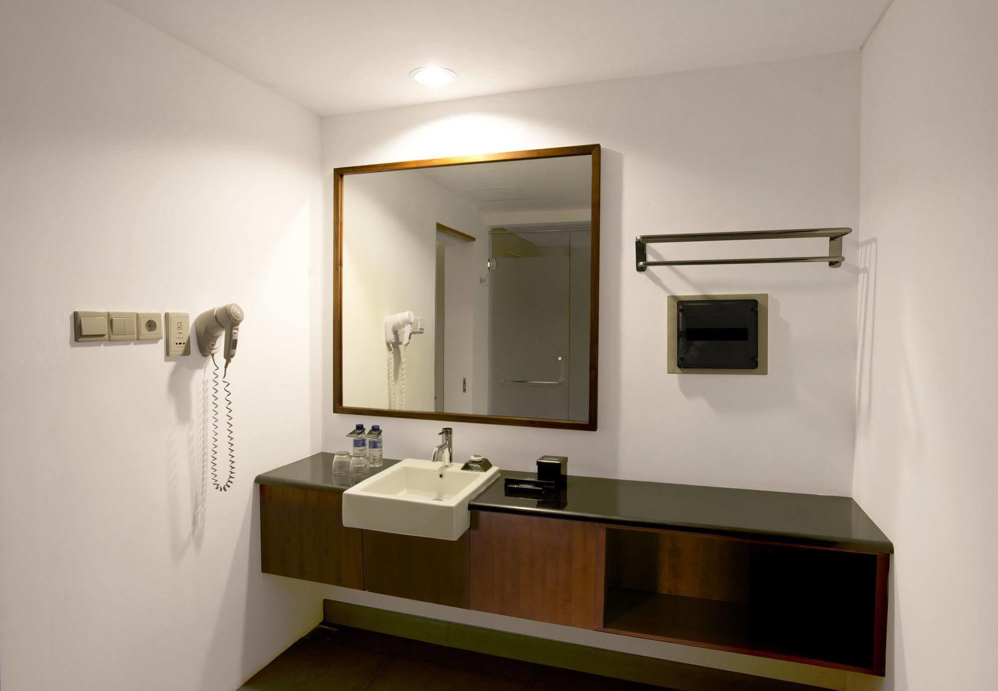 Hotel Neo+ Green Savana Sentul City Bogor Buitenkant foto